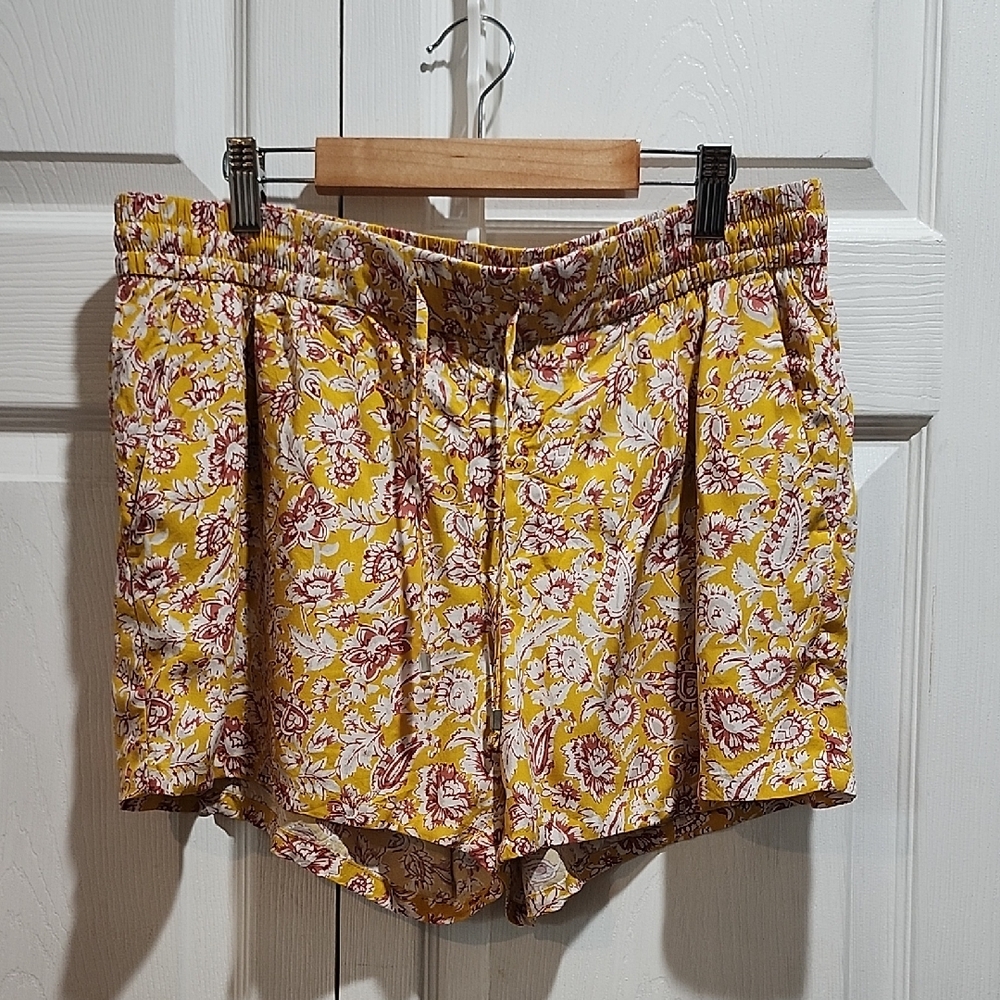 Old Navy Floral Yellow Women's Shorts